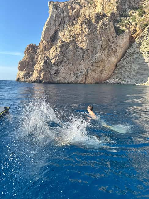 1-hour jet ski tour with no license required - The safety briefing before the engine starts
