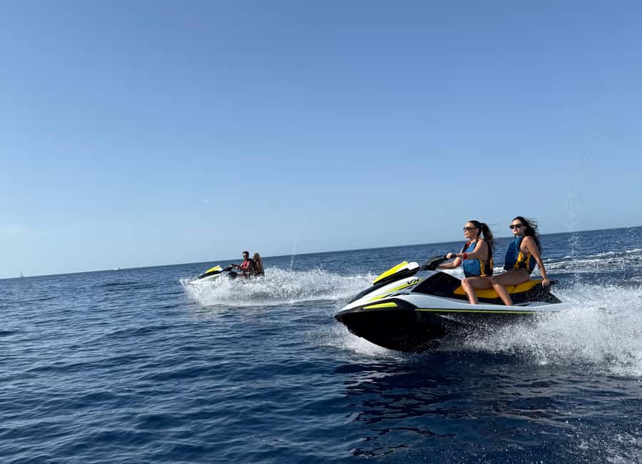 1-hour jet ski tour with no license required - The license and age rules need clarification