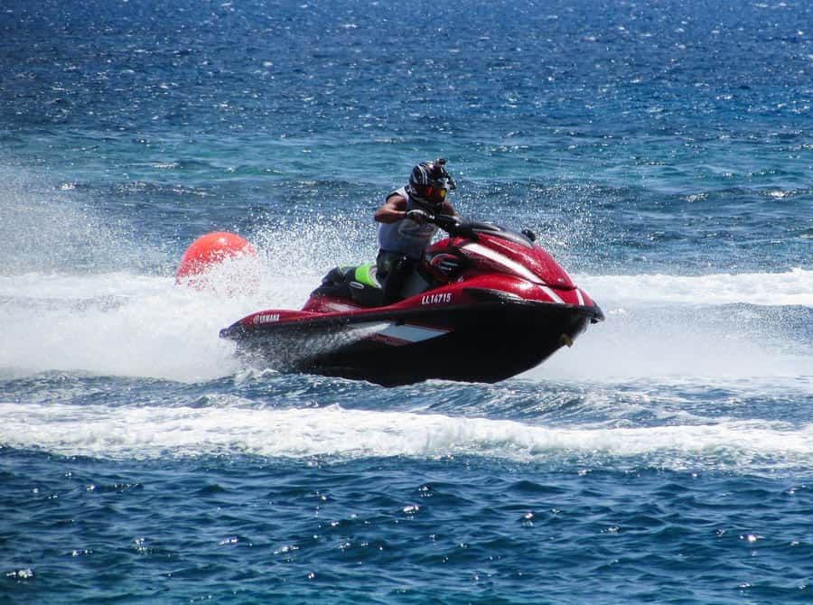 Abu Dhabi 1-Hour Jet Ski Rental - Riding alone or taking a passenger