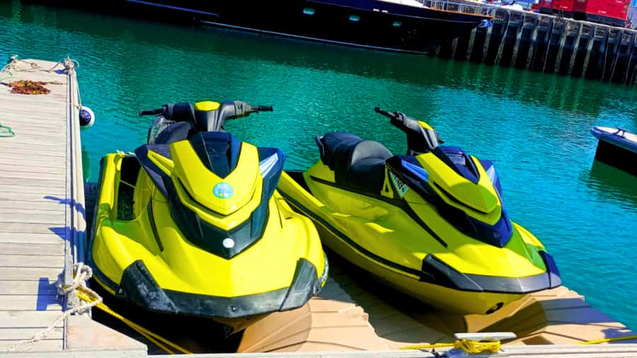 Abu Dhabi 1-Hour Jet Ski Rental - Who will enjoy this ride most