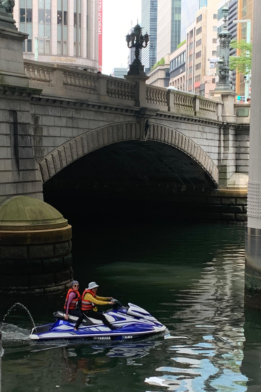 Asakusa : explore tokyo bay and canals by jet skis - Who should book this ride