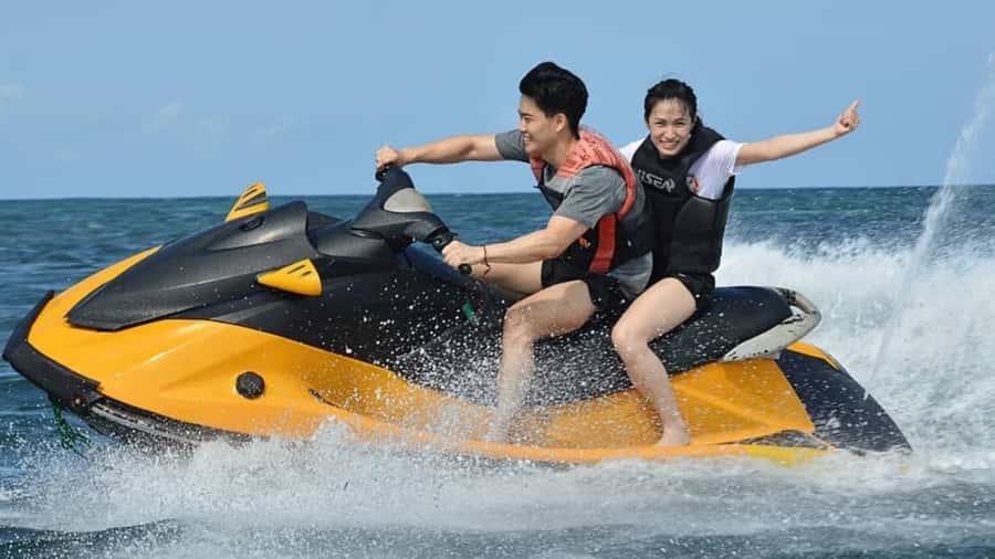 Bali: Watersport Jetski Flyfish Banana Boat Exclusive - Jet skiing across the water