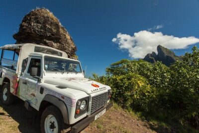 Bora Bora 4WD Tour Including Lunch at Lucky House & Jet Ski Tour