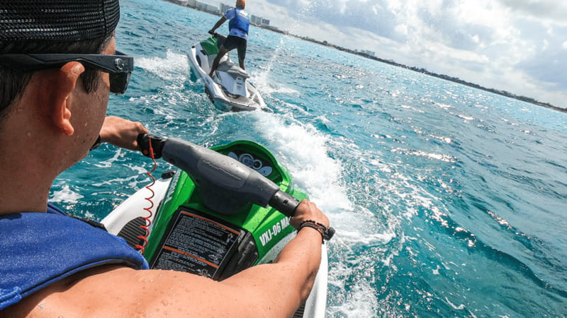 Cancun: Waverunner in Nichupte Lagoon - Speed and mangroves in Nichupte Lagoon