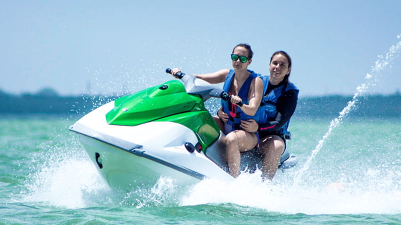 Cancun: Waverunner in Nichupte Lagoon - What the lagoon setting adds