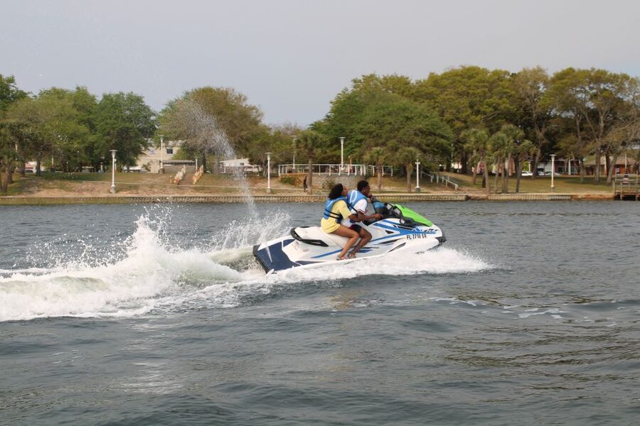 Destin and Fort Walton Beach Jet Ski Rental - Finding the blue building behind Quality Inn and Suites