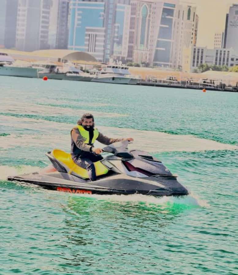 Doha: Jet Ski Adventure with Skyline and Pearl Qatar View - Who should book this ride?