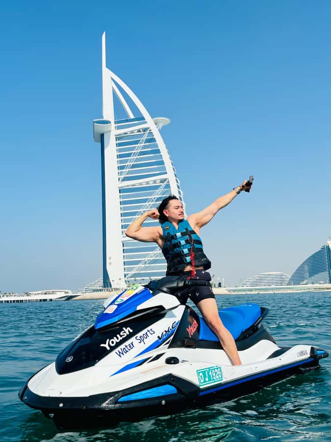 Dubai: Jet Ski Tour of Burj Al Arab with Photos - Photos, videos, lockers, and practical comforts