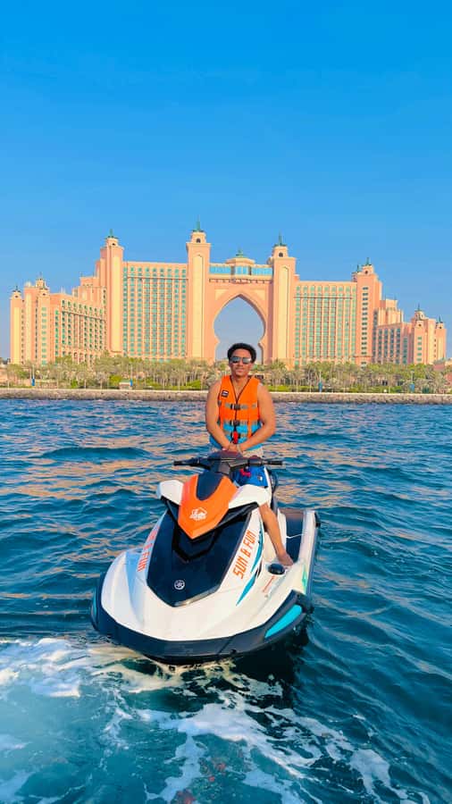 Dubai jet ski: visit the Burj al Arab and Atlantis with photos and videos - Why the guides matter for first-time riders