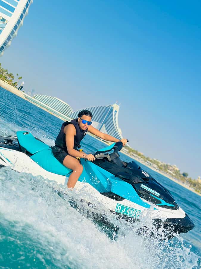 Dubai jet ski: visit the Burj al Arab and Atlantis with photos and videos - Jet skis, waves, and the actual ride