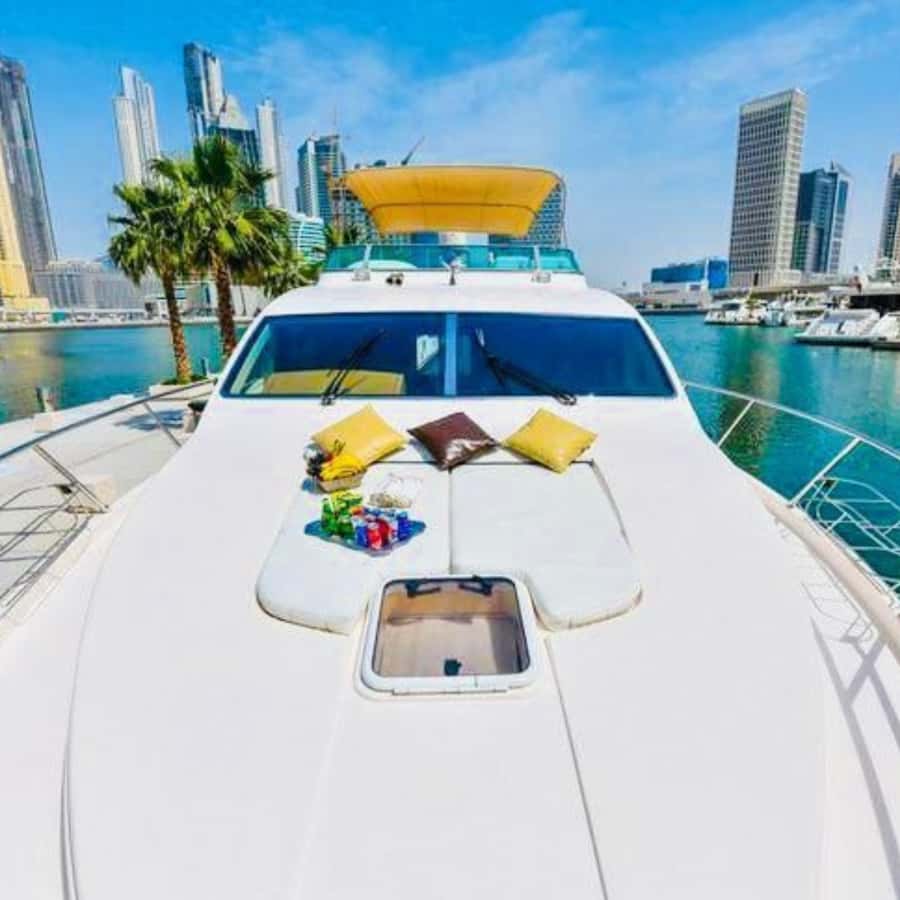 Dubai:Yacht Sightseeing with 30mins Jet-ski on Ain Dubai - JBR brings the swimming and water time