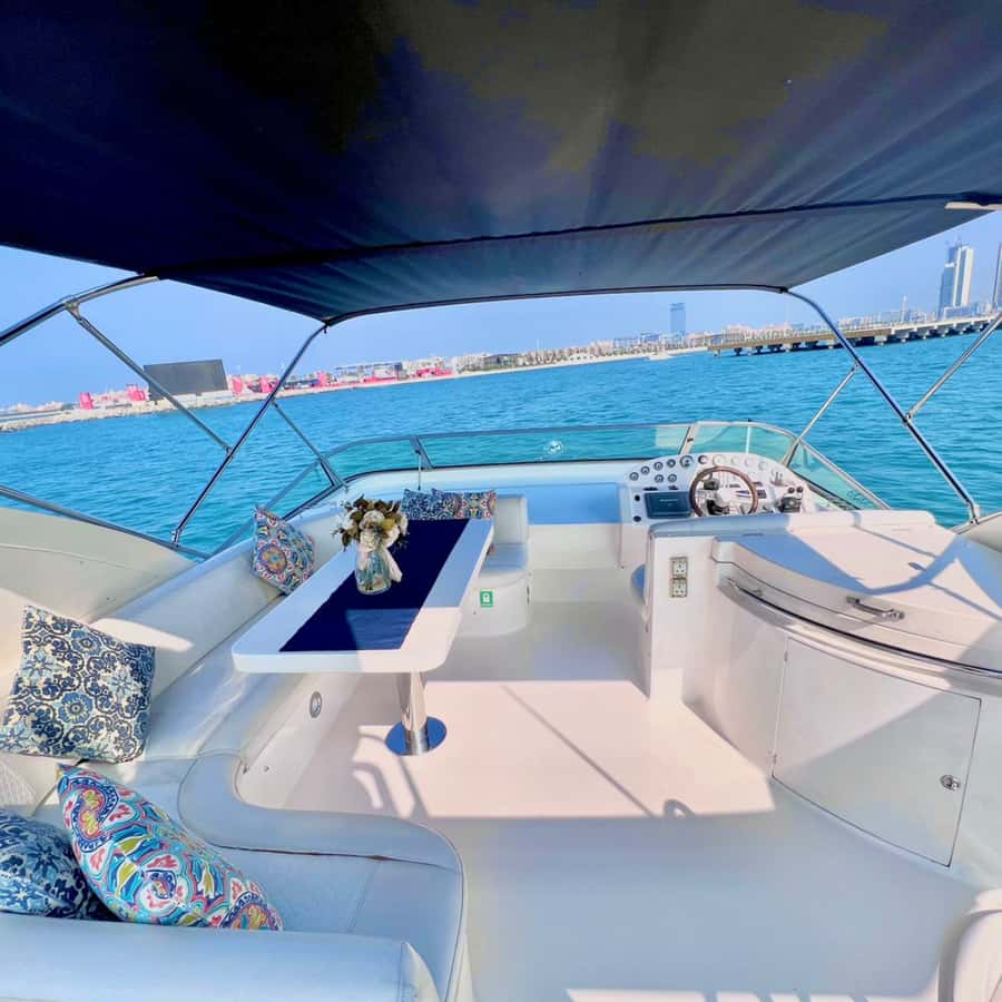 Dubai:Yacht Sightseeing with 30mins Jet-ski on Ain Dubai - Ain Dubai and Bluewaters Island from the water