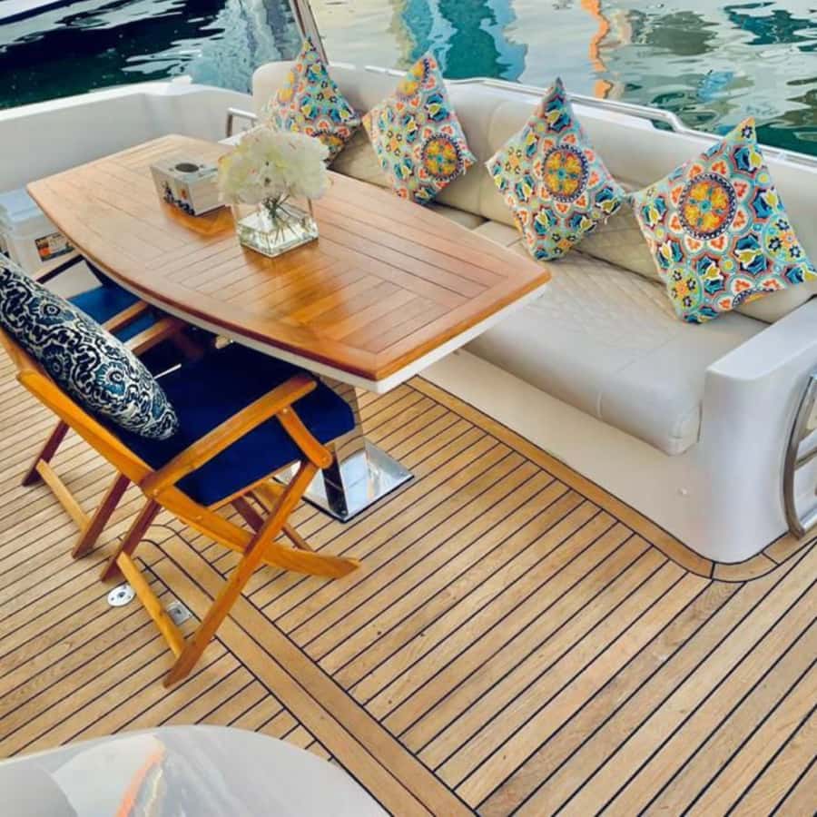 Dubai:Yacht Sightseeing with 30mins Jet-ski on Ain Dubai - Atlantis and Palm Jumeirah complete the route