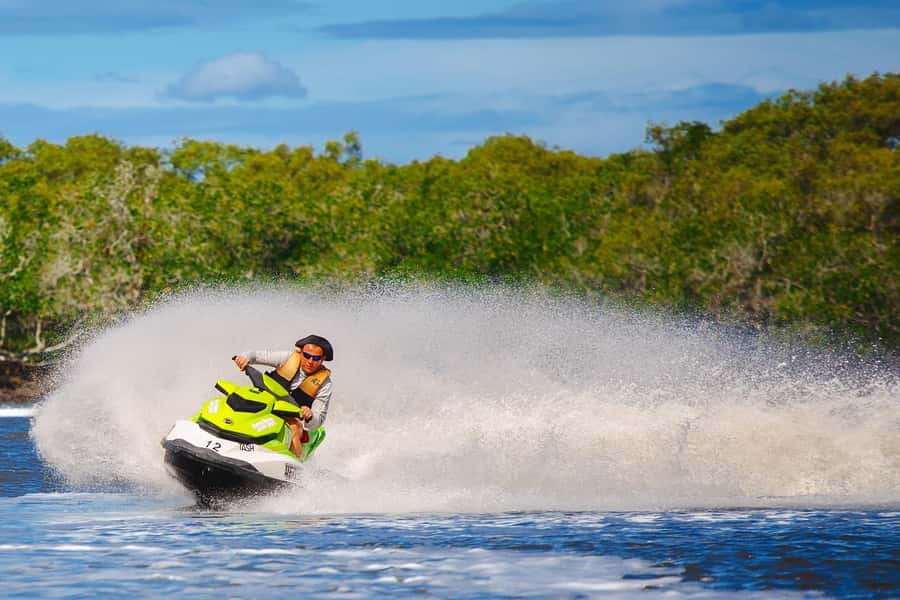 Gold Coast: 30-Minute Jet Ski - No Slow Zones - Free Photos - Who should book this experience?