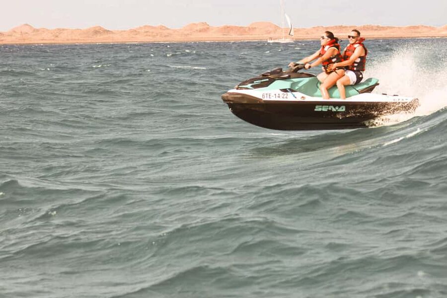Jet Ski Tour Corralejo, Isla de Lobos - Guides who keep beginners moving