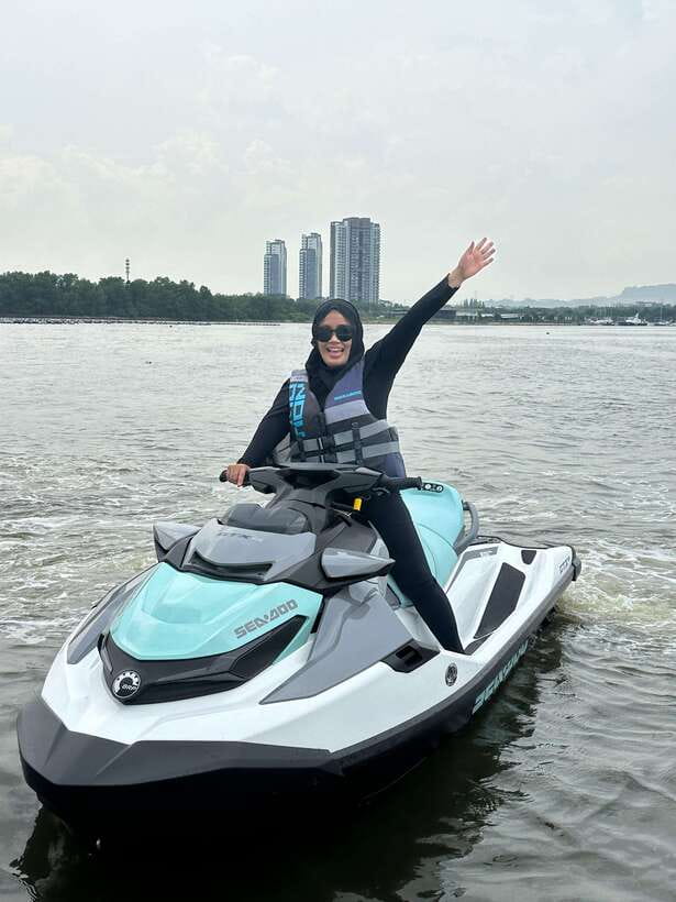 Johor Bahru : Seadoo JetSki 30mins Self Ride Tour(Single) - The guide and group size