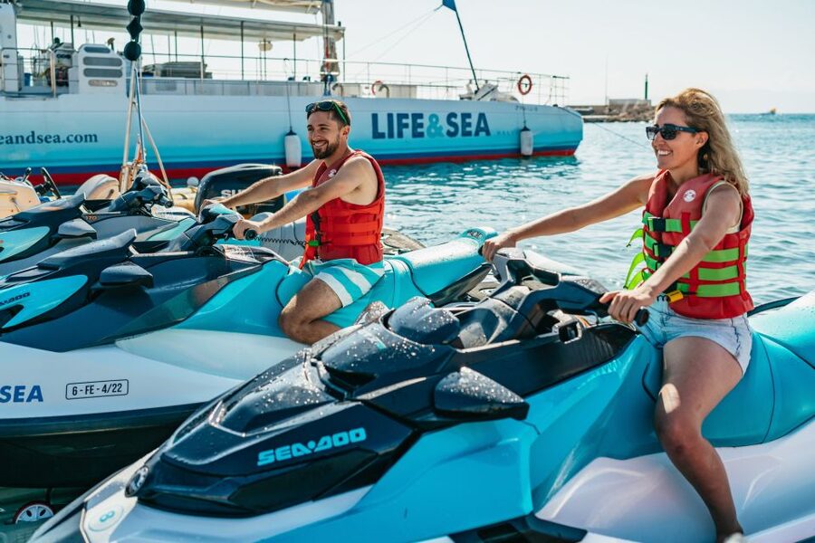 Mallorca: 25-Minute Palma Beach Jet Ski Excursion - Who can drive and who can ride?