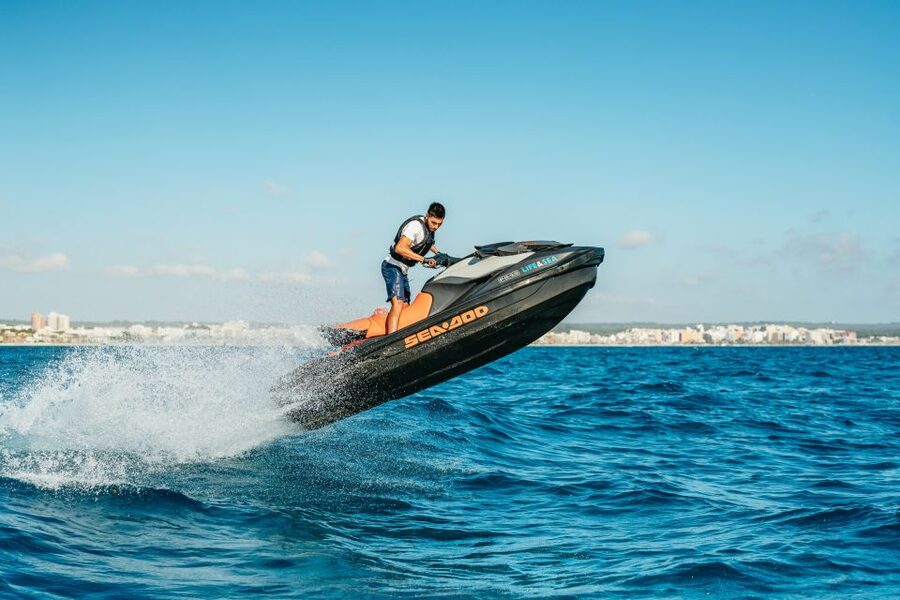 Mallorca: 25-Minute Palma Beach Jet Ski Excursion - Speed, turns, and jumping the waves
