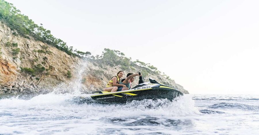 Mallorca: Alcudia Bay Jet Ski Tour - Who will enjoy this Alcudia jet ski ride?