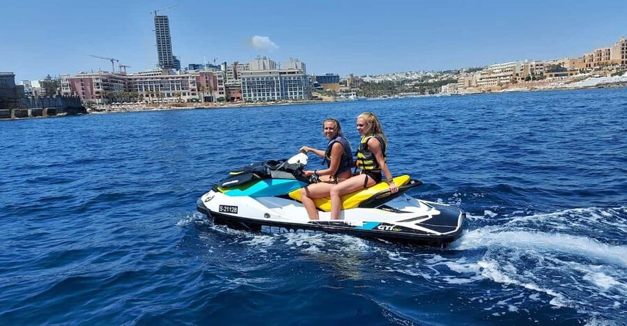 Malta: Jet Ski Rental - From the Sun & Fun office to the water