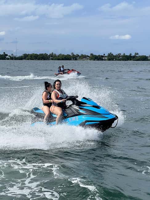 Miami: Jet Ski Rental in Biscayne Bay - Fast runs, wave jumps, and skyline views