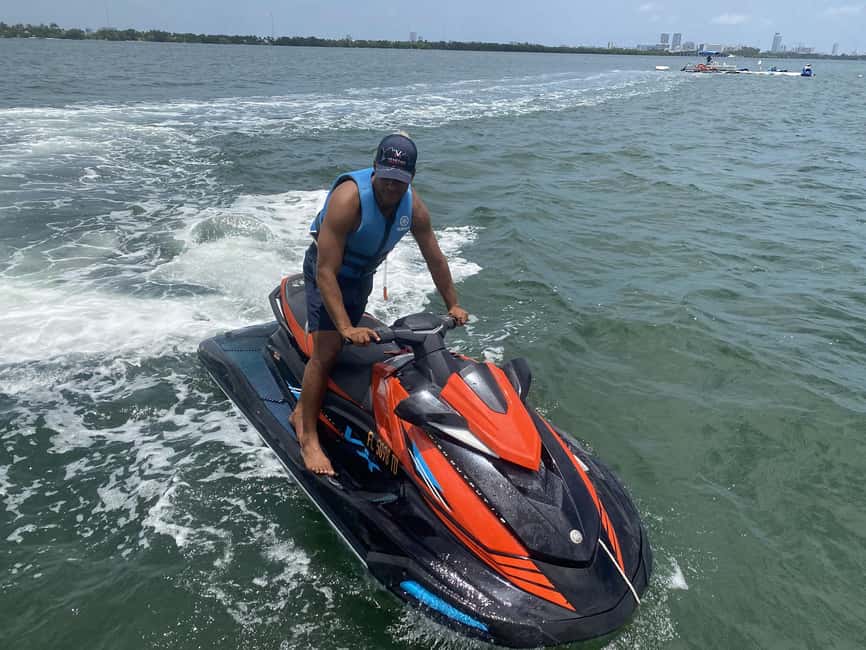 Miami: Jet Ski Rental in Biscayne Bay - The first lesson: simple instructions before the speed
