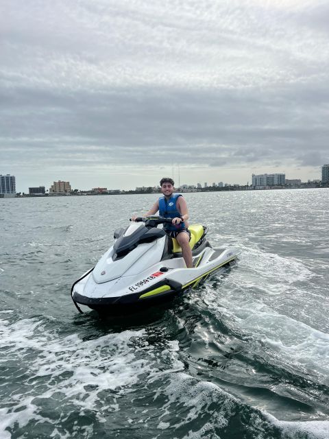 Miami: Miami Beach Jetski Ride with Boat and Drinks - One hour across Biscayne Bay