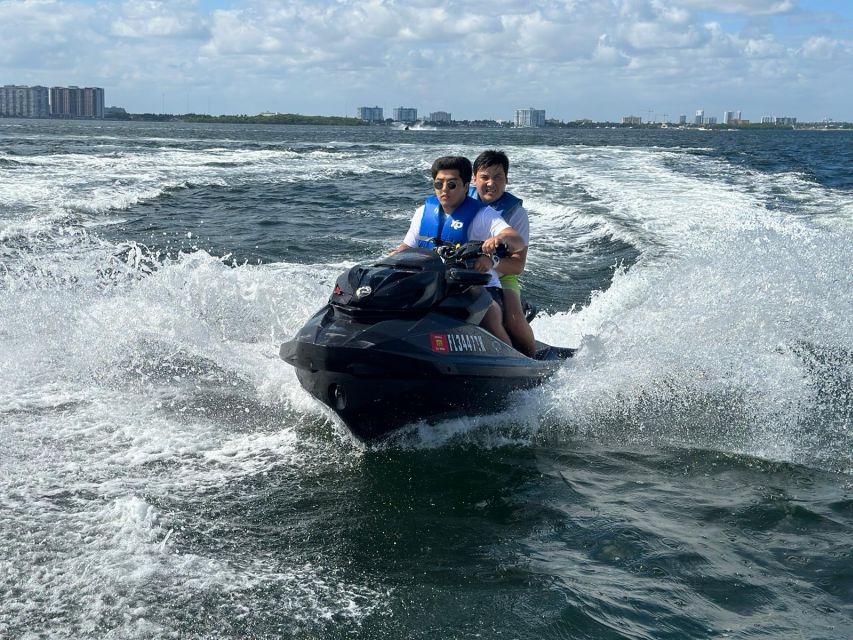 Miami: Miami Beach Jetski Ride with Boat and Drinks - The final 30 minutes, a mansion cruise