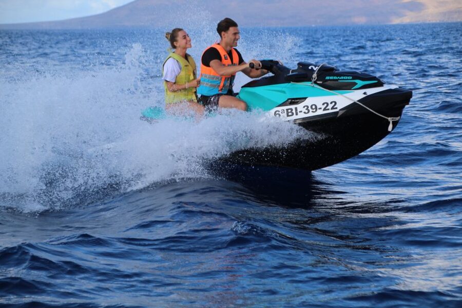 Puerto del Carmen: Single or Double Jet Ski Rental - Who will enjoy this activity most?