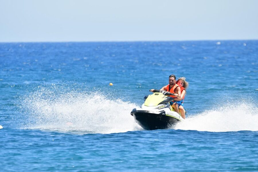 Santorini: Jet Ski Rental Perissa, Perivolos and St. George - Choosing a calm run or a wilder ride