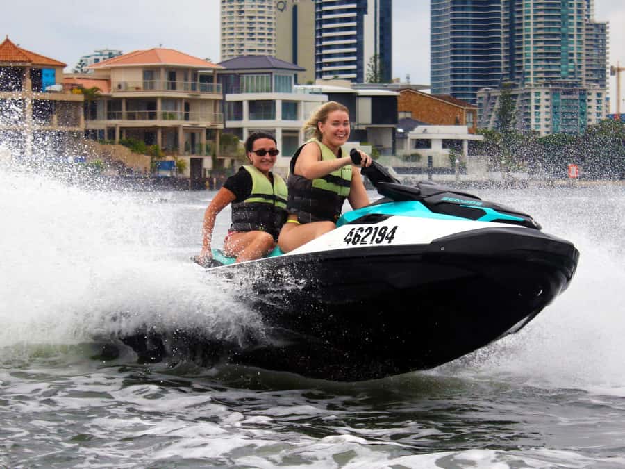 Surfers Paradise: 1-Hour Jet Ski Tour - Easing through Surfers Paradise before opening up the throttle