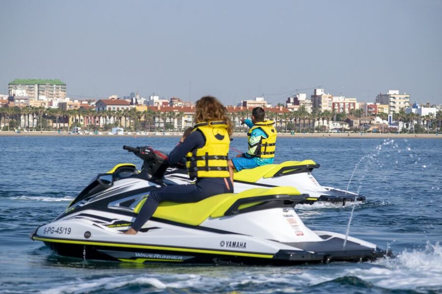 Valencia: Jet Ski Tour + Paddle Surf + Photos + Free drink - The safety briefing and first minutes on the water